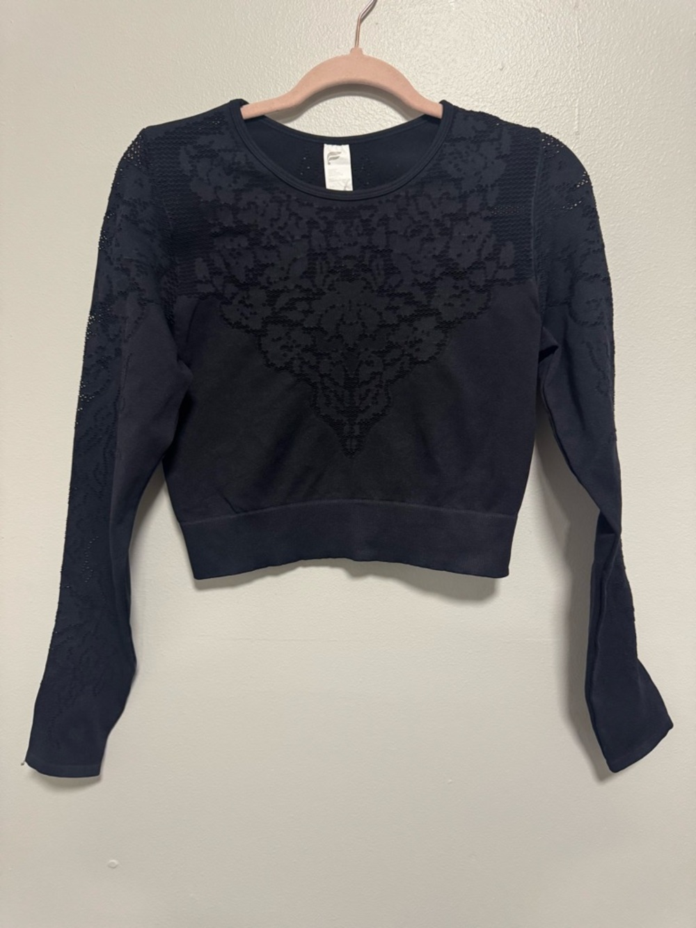 Fabletics Black Lace-Detail Long Sleeve Seamless Mesh Crop Top - Picture 4 of 8